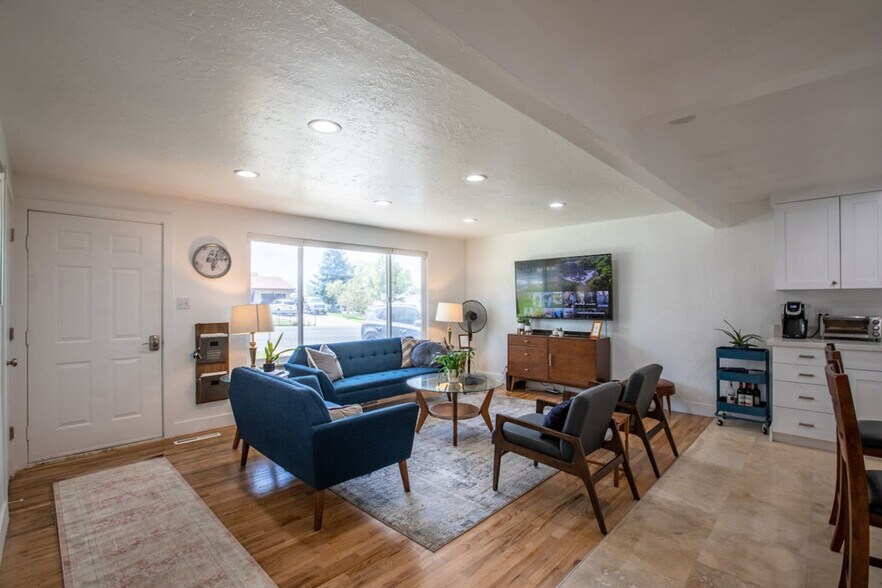 Building Photo - 9949 E Sego Lily Dr