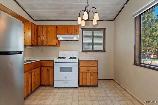 Building Photo - Big Bear City/Erwin Lake Area