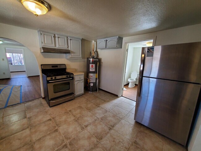 Building Photo - 515 S O'Leary St