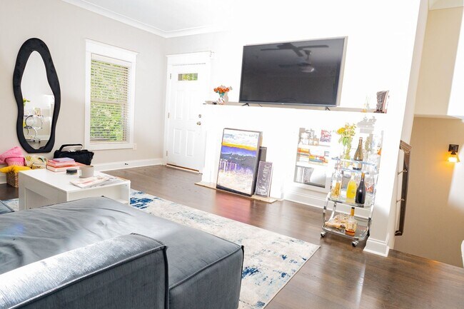 Building Photo - Charming 2BR Condo in Atlanta