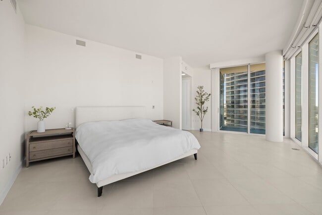 Building Photo - 2900 W Bay to Bay Blvd