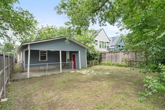 Building Photo - 918 E 50th None