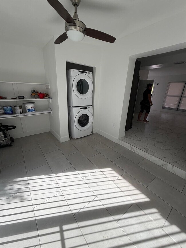 Building Photo - 4160 NE 15th Ave