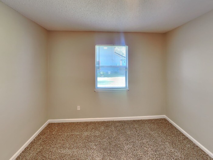 Building Photo - 950 Turtle Creek Dr S