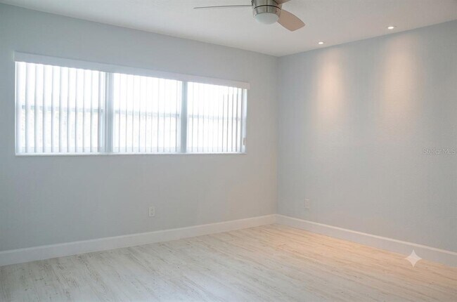 Building Photo - 2041 Australia Way W