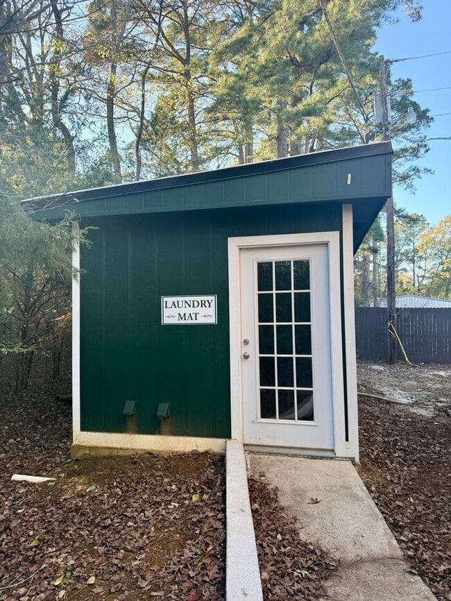 Building Photo - Almost Ready! Studio Apartment in East Tyler! 1/2 Off First Full Months Rent!