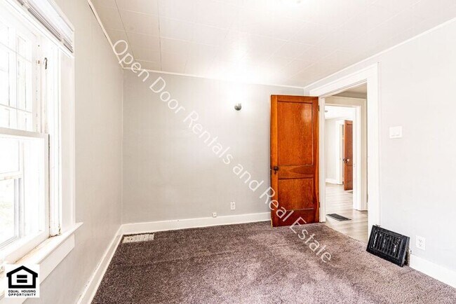 Building Photo - 2005 1/2 Bayer Ave