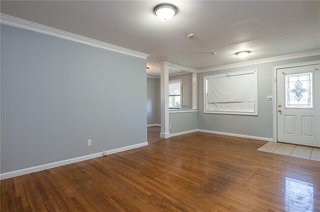 Building Photo - 568 Stokeswood Ave SE