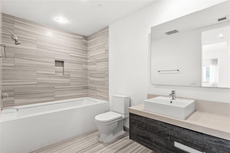 Building Photo - 1100 Biscayne Blvd