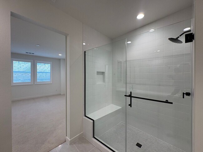 Building Photo - Modern 3BD/3BA in San Marcos