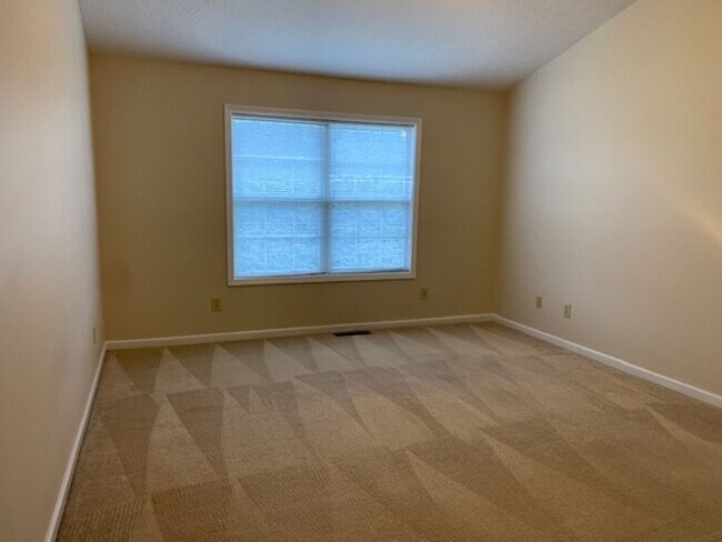 Building Photo - Chilesburg home with full unfinished basem...