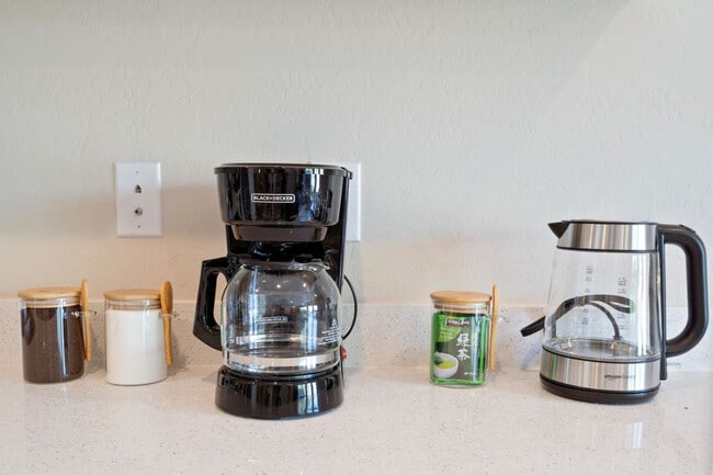 Building Photo - 16601 N Parkview Pl