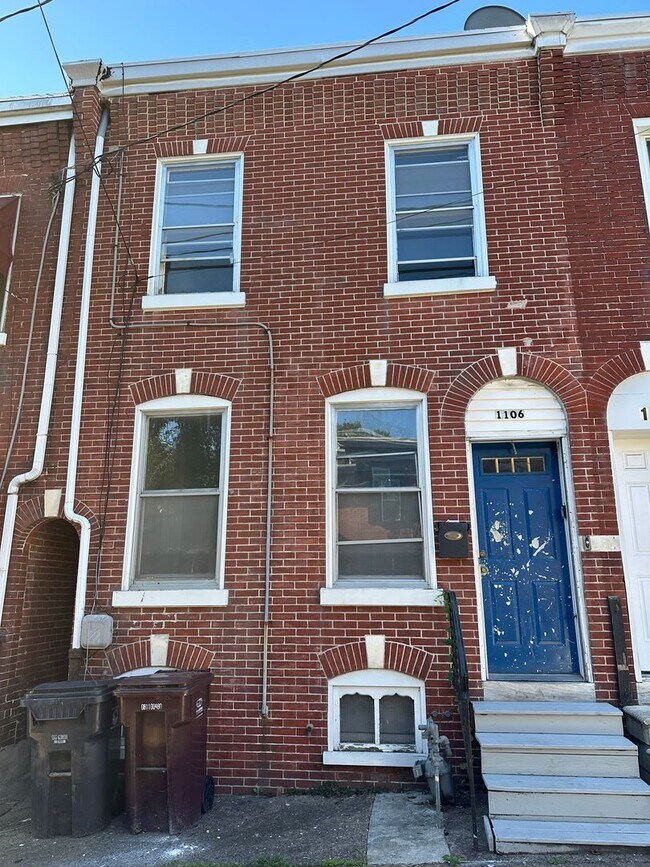 Primary Photo - Fully renovated 3 bed, 1 bath townhome