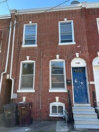 Building Photo - Fully renovated 3 bed, 1 bath townhome