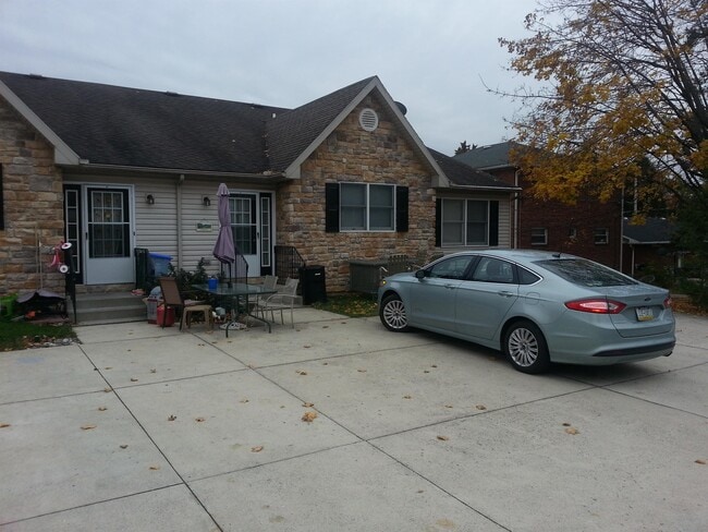 Primary Photo - 1323 Tremont St