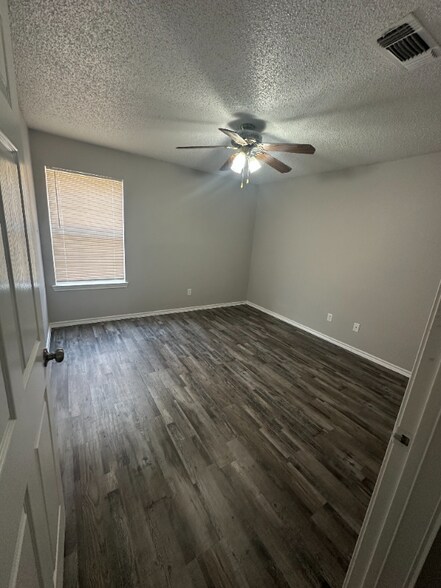 Building Photo - 700 Hercules Ln