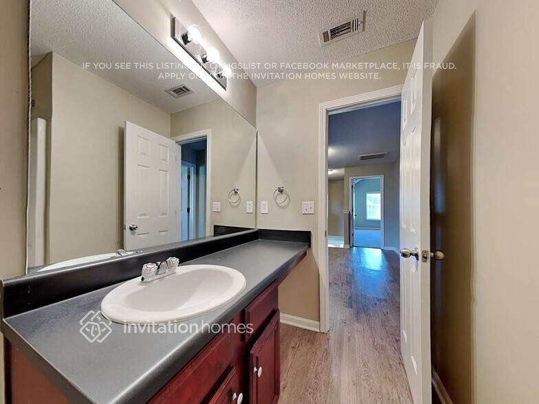 Building Photo - 3502 Rosebud Park Dr