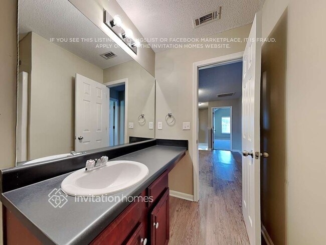 Building Photo - 3502 Rosebud Park Dr