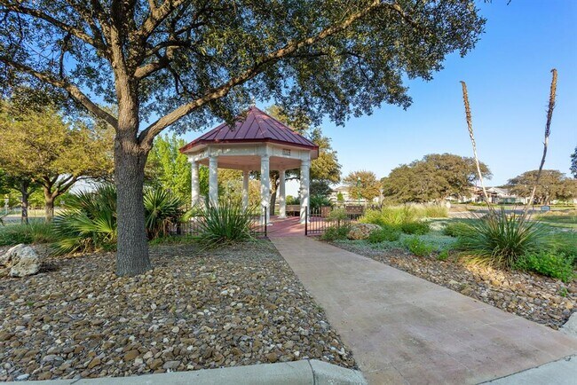 Building Photo - 313 Greenside Ln