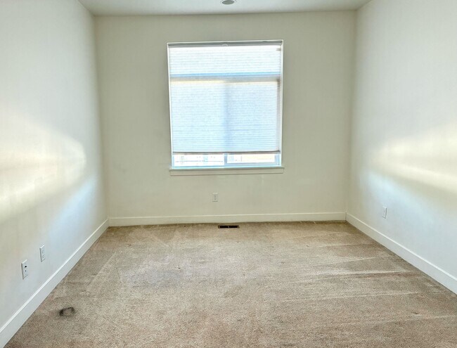Building Photo - 3883 Komenda Ct