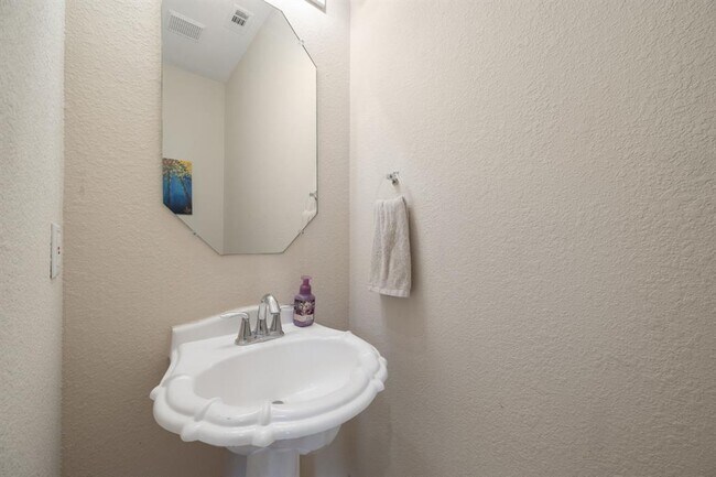 Building Photo - 14813 Mistletoe Heights Dr