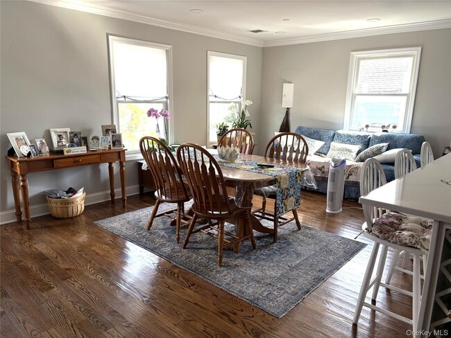 Building Photo - 346 S Main St