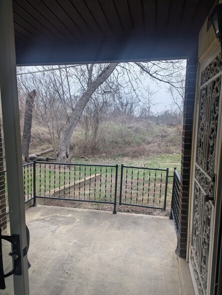 Building Photo - 7727 Hazelcrest Dr