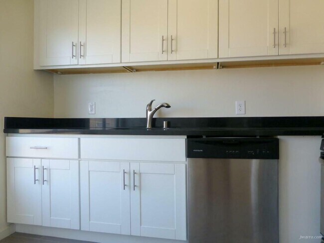 Building Photo - 70 Terra Vista Ave