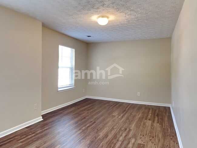 Building Photo - 1905 Barnett W Ct NE