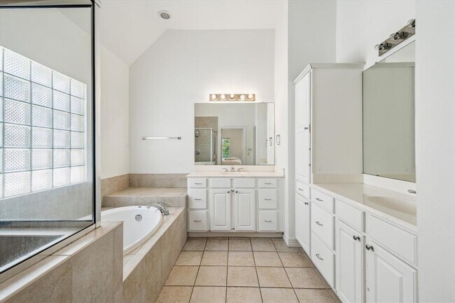 Building Photo - 4013 Blossom St