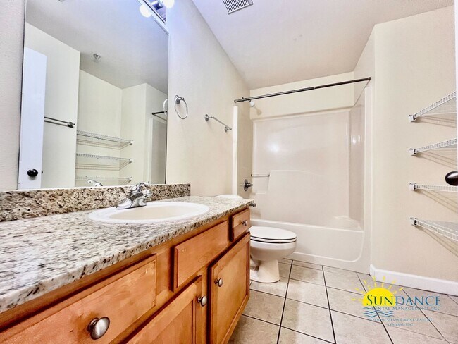 Building Photo - Great 3 Bedroom Townhouse in Fort Walton!
