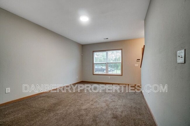 Building Photo - 1123 N Byrne Rd