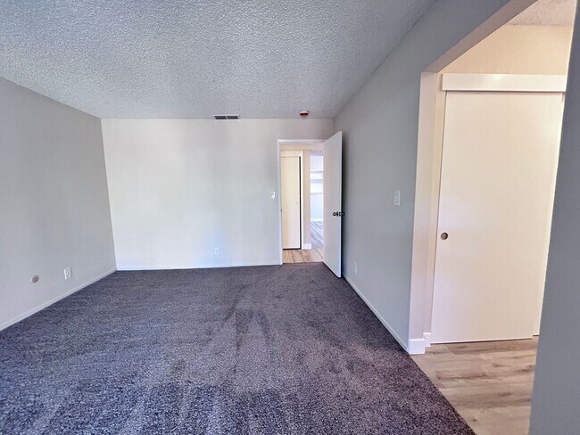 Building Photo - 10433-10433 El Mercado Dr