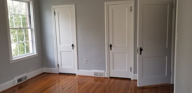 Building Photo - 731 W Charlton St