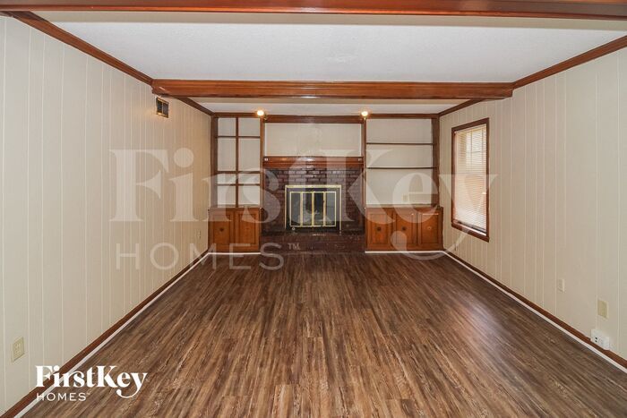 Building Photo - 4965 Gardenwood Dr