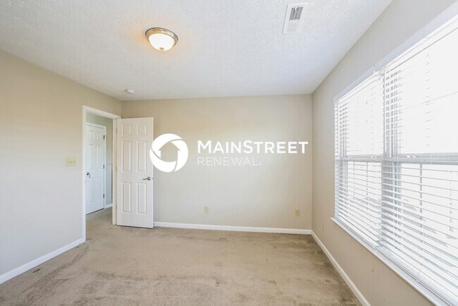 Building Photo - 4 Bedroom Pet-Friendly Home in Indianapoli...