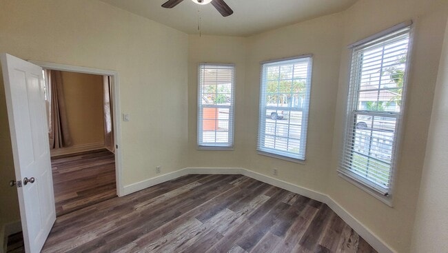 Building Photo - g7705