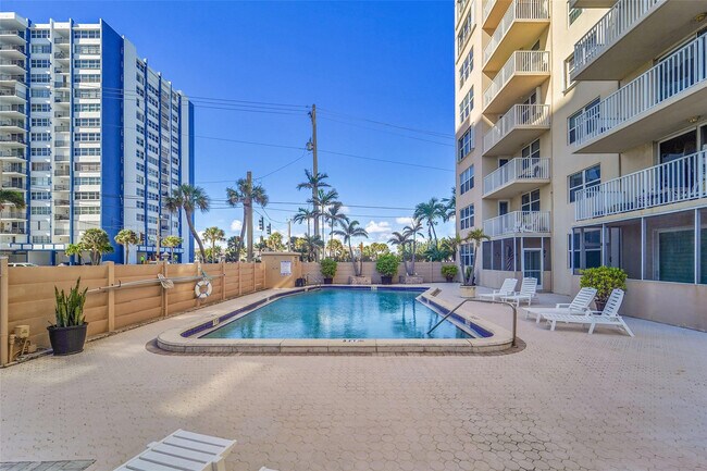 Building Photo - 1401 S Ocean Dr