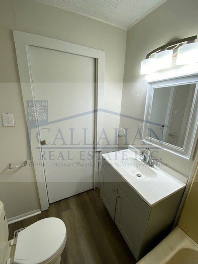 Building Photo - NLR 2 Bedroom Home