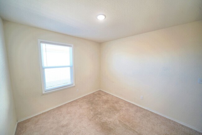 Building Photo - Stylish Move-In Ready Home in Rosillo Ranch, San Antonio, TX - Realtor Commission: $400