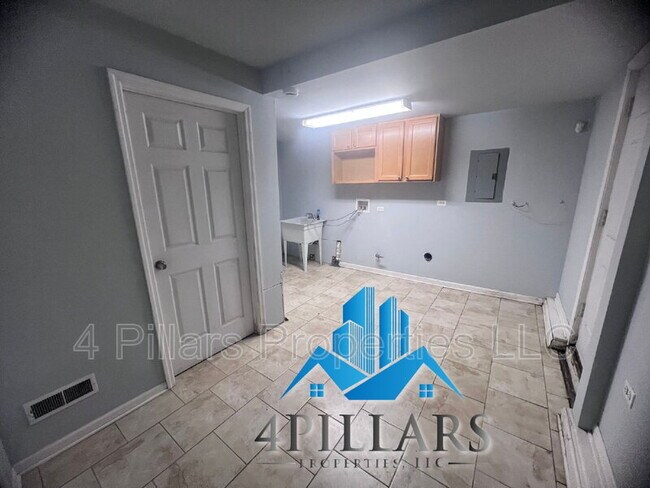 Building Photo - 403 Kenwood St