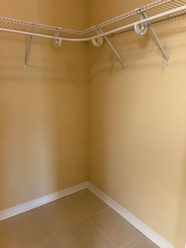 Building Photo - 489 Eisenhower Dr