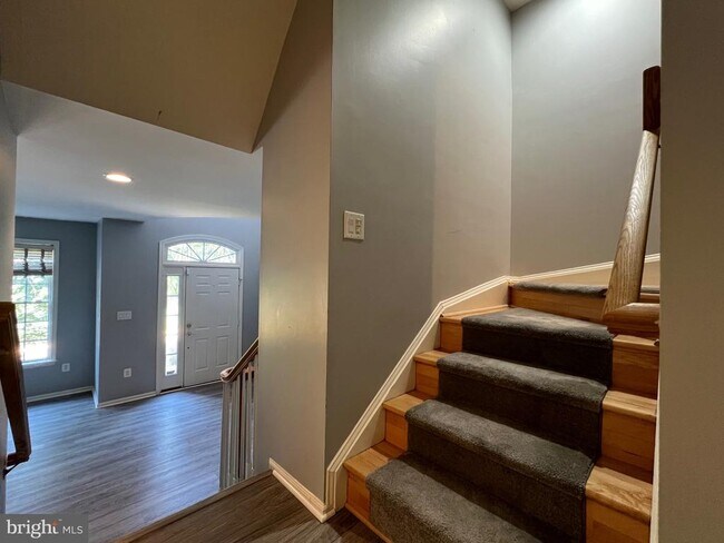 Building Photo - 787 Vestal St