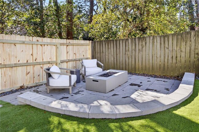 Building Photo - 2226 Melante Dr NE