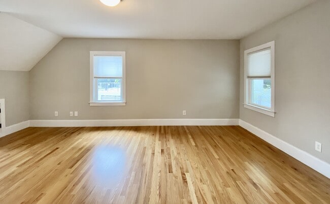 Building Photo - 305 Mallard Ave