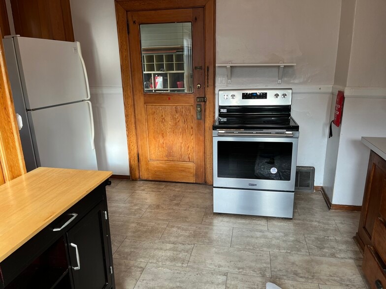 Kitchen - 113 32nd Ave S