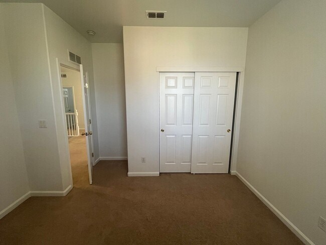 Building Photo - 6 Bedroom, 3 Bathroom Executive Anatolia H...