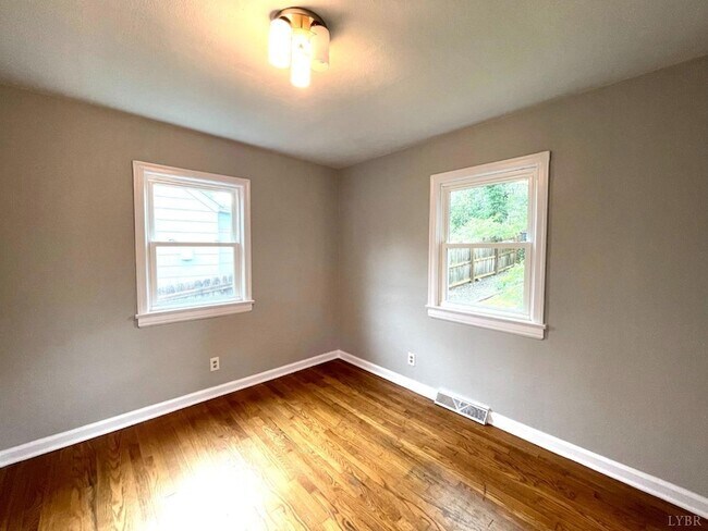Building Photo - 4607 Fairmont Ave