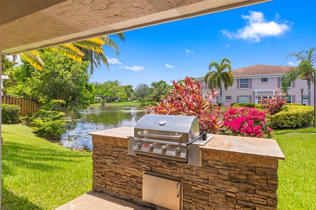 Building Photo - 9000 Jacaranda Ln