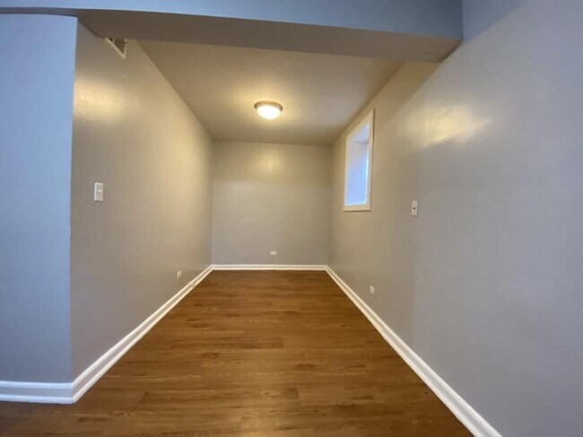 Building Photo - 2 bedroom in Chicago IL 60640